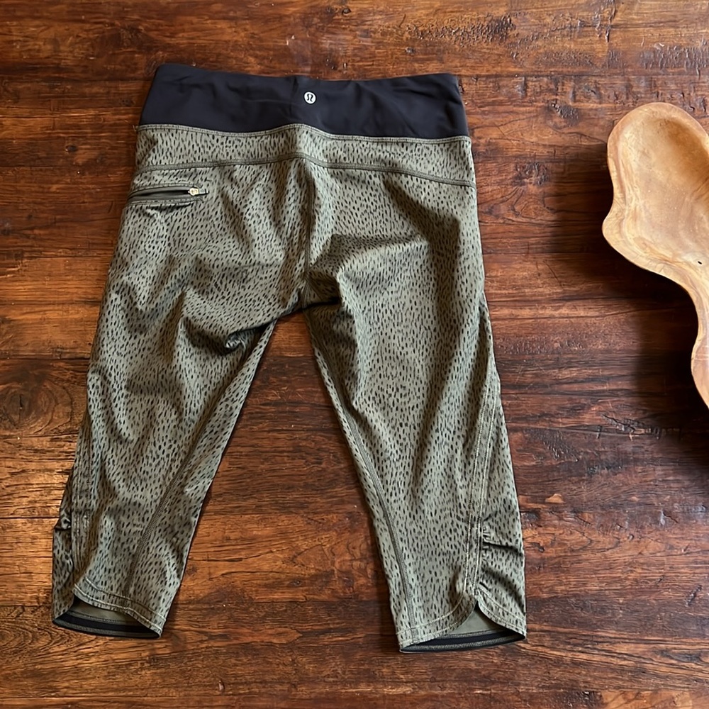 Lululemon Green/Black Crop Pant Leggings